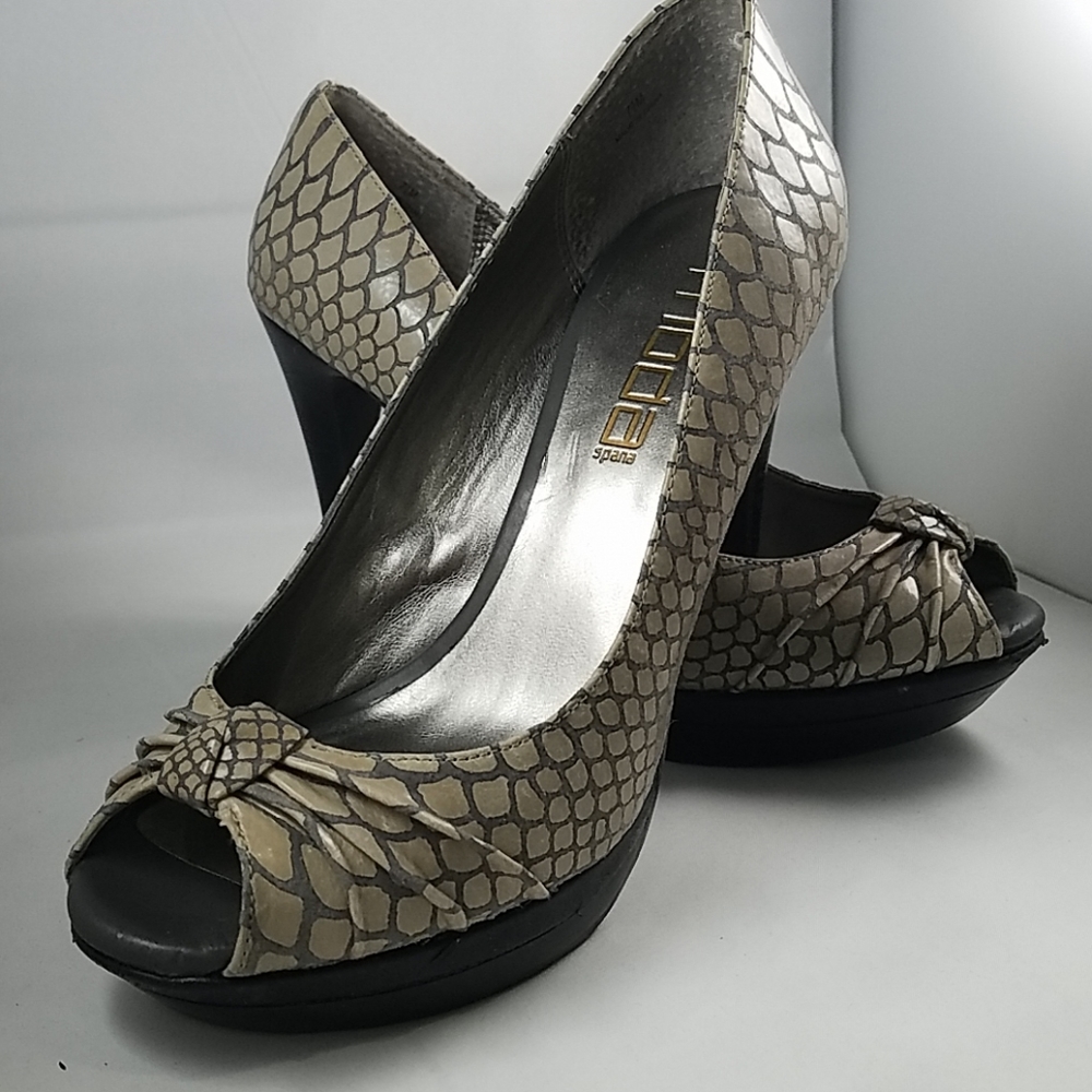 Heels - Picture 2 of 4